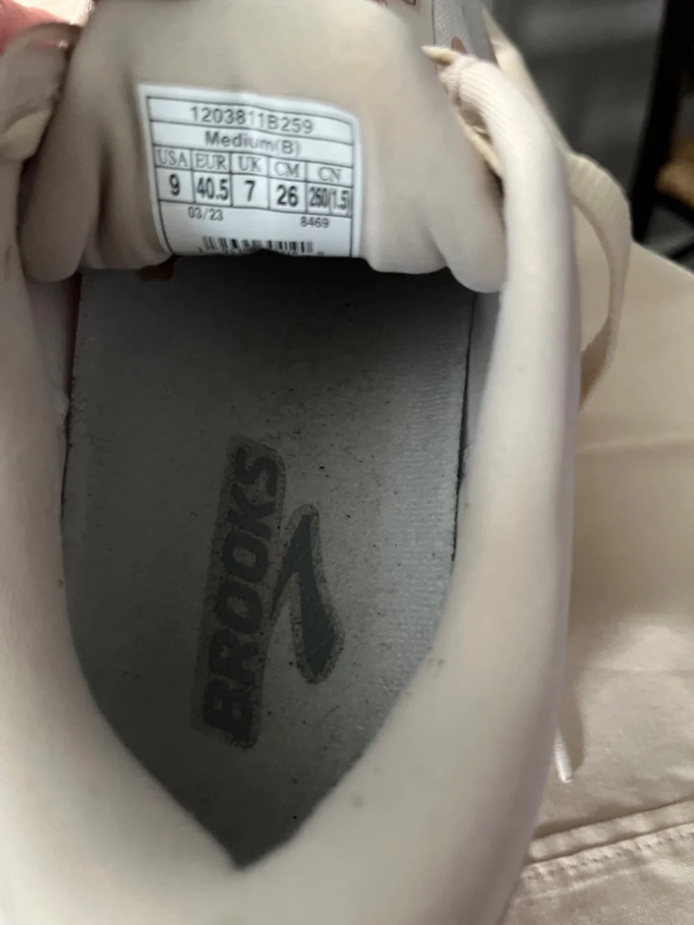 Brooks very clean